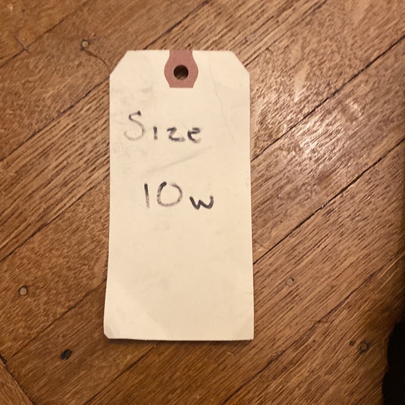 Vintage Designed and Handmade in England Shoe w/Itshide Commando Sole - size 10 - Picture 8 of 8